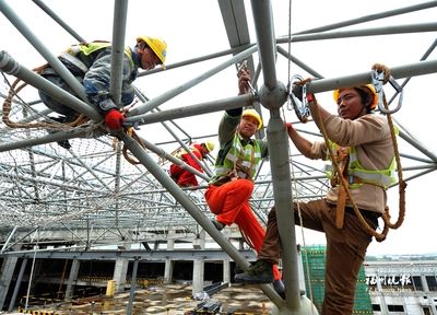 張拉膜結(jié)構(gòu)建筑下雨會(huì)不會(huì)響（張拉膜結(jié)構(gòu)建筑在下雨時(shí)會(huì)不會(huì)產(chǎn)生噪音？） 北京鋼結(jié)構(gòu)設(shè)計(jì)問(wèn)答