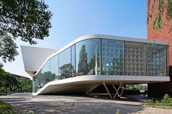 桁架結(jié)構(gòu)有哪些建筑風(fēng)格(桁架結(jié)構(gòu)在不同建筑風(fēng)格中的應(yīng)用) 鋼結(jié)構(gòu)鋼結(jié)構(gòu)螺旋樓梯設(shè)計(jì) 第5張 桁架結(jié)構(gòu)有哪些建筑風(fēng)格(桁架結(jié)構(gòu)在不同建筑風(fēng)格中的應(yīng)用) 鋼結(jié)構(gòu)鋼結(jié)構(gòu)螺旋樓梯設(shè)計(jì) 第5張