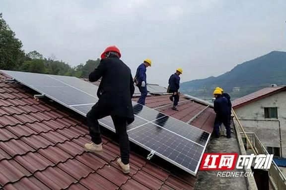屋頂光伏安裝工人一月能拿多少錢(qián)(屋頂光伏安裝工人月薪4840元至18000元不等) 結(jié)構(gòu)工業(yè)鋼結(jié)構(gòu)設(shè)計(jì) 第4張 屋頂光伏安裝工人一月能拿多少錢(qián)(屋頂光伏安裝工人月薪4840元至18000元不等) 結(jié)構(gòu)工業(yè)鋼結(jié)構(gòu)設(shè)計(jì) 第4張