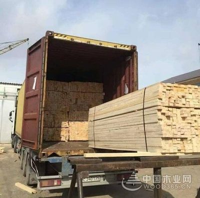 集裝箱裝木材視頻（“集裝箱裝木材視頻”查詢，無法直接提供視頻鏈接信息）