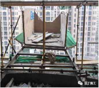 鋼梁加固施工中的安全措施（鋼梁加固:安全、高效、可靠的加固方法） 鋼結構鋼結構停車場設計 第3張