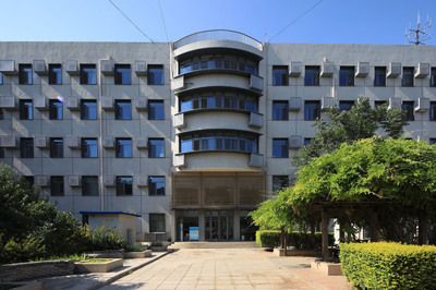 鋼結(jié)構(gòu)廠房跨度怎么看（鋼結(jié)構(gòu)廠房的跨度怎么測(cè)量）