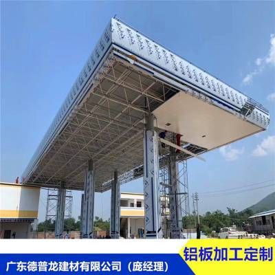 連廊的戶型圖（連廊戶型圖上顯示的客廳和餐廳之間有一道門是通向哪個房間的）