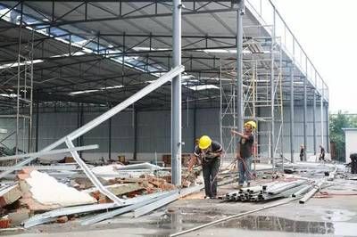 室內(nèi)搭鋼結(jié)構(gòu)屬于違建嗎（室內(nèi)搭鋼結(jié)構(gòu)是否屬于違建） 鋼結(jié)構(gòu)玻璃棧道設(shè)計 第4張