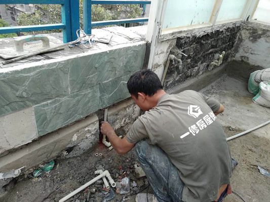 屋頂翻建要多少錢(qián)（屋頂翻建材料選擇指南彩鋼瓦翻新與更換對(duì)比）