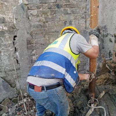 地震區(qū)域建筑加固新技術(shù)（建筑抗震加固出新招） 鋼結(jié)構(gòu)跳臺(tái)施工 第4張