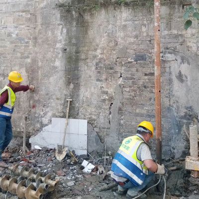 地震區(qū)域建筑加固新技術(shù)（建筑抗震加固出新招） 鋼結(jié)構(gòu)跳臺(tái)施工 第3張