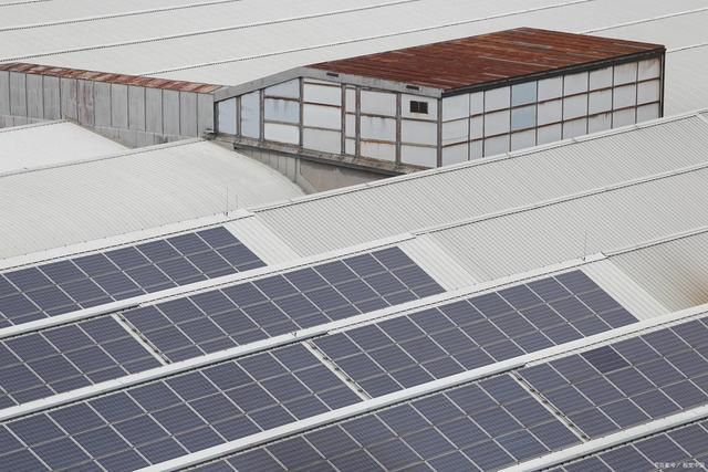 屋頂光伏設施（屋頂光伏設施指的是在屋頂鋪設光伏組件，是違建需整改） 結構工業(yè)鋼結構設計 第4張