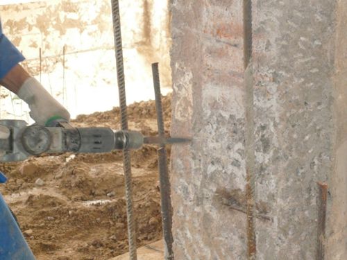 混凝土柱子加固方案（柱外包鋼加固法的案例分析） 北京加固設(shè)計(jì)（加固設(shè)計(jì)公司） 第4張