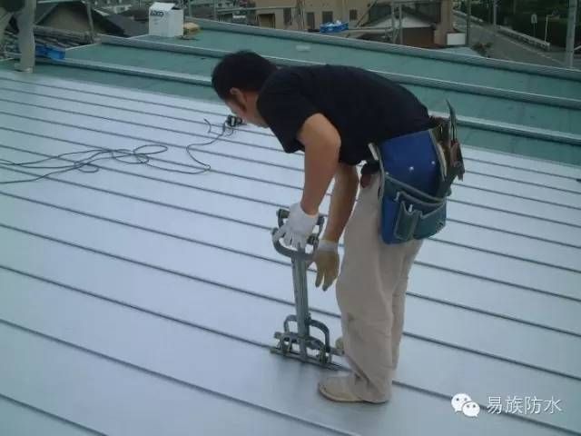 彩鋼板屋面施工方案（彩鋼板屋面施工安全注意事項彩鋼板屋面施工安全注意事項）