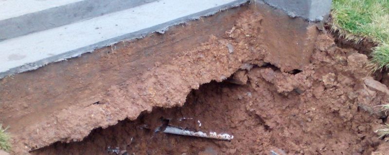 樓房地基下沉正常嗎（樓房地基下沉在一定條件下是正常的但過(guò)大的沉降可能帶來(lái)安全隱患）