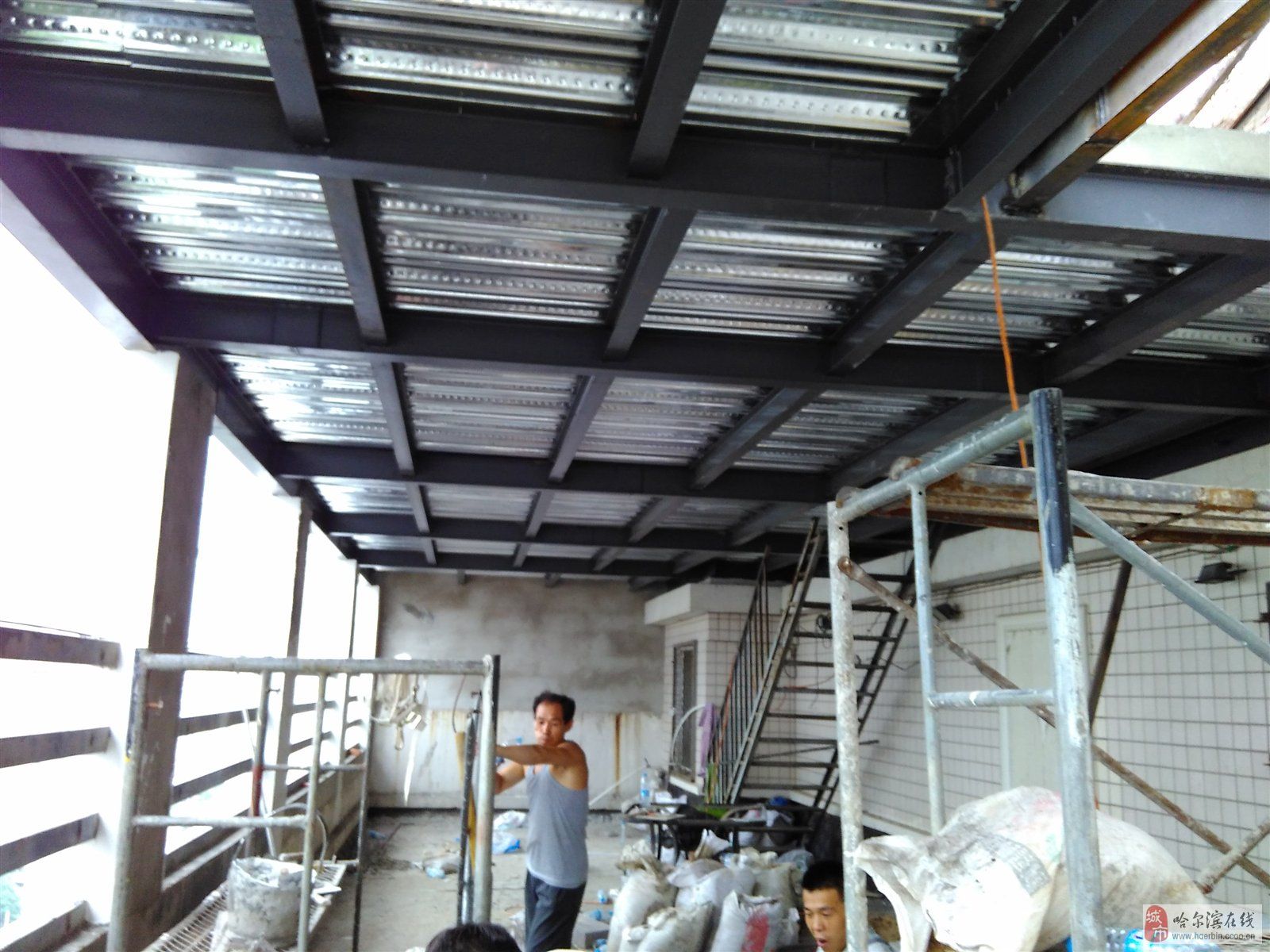 彩鋼房鋼架結(jié)構(gòu)搭建方案(彩鋼房施工安全規(guī)范,彩鋼房維護保養(yǎng)方法) 裝飾家裝施工 第5張 彩鋼房鋼架結(jié)構(gòu)搭建方案(彩鋼房施工安全規(guī)范,彩鋼房維護保養(yǎng)方法) 裝飾家裝施工 第5張