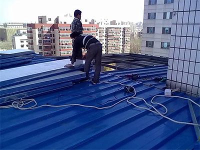 彩鋼板屋頂施工工藝視頻(彩鋼板屋頂施工基本步驟) 鋼結(jié)構(gòu)蹦極設(shè)計 第2張 彩鋼板屋頂施工工藝視頻(彩鋼板屋頂施工基本步驟) 鋼結(jié)構(gòu)蹦極設(shè)計 第2張