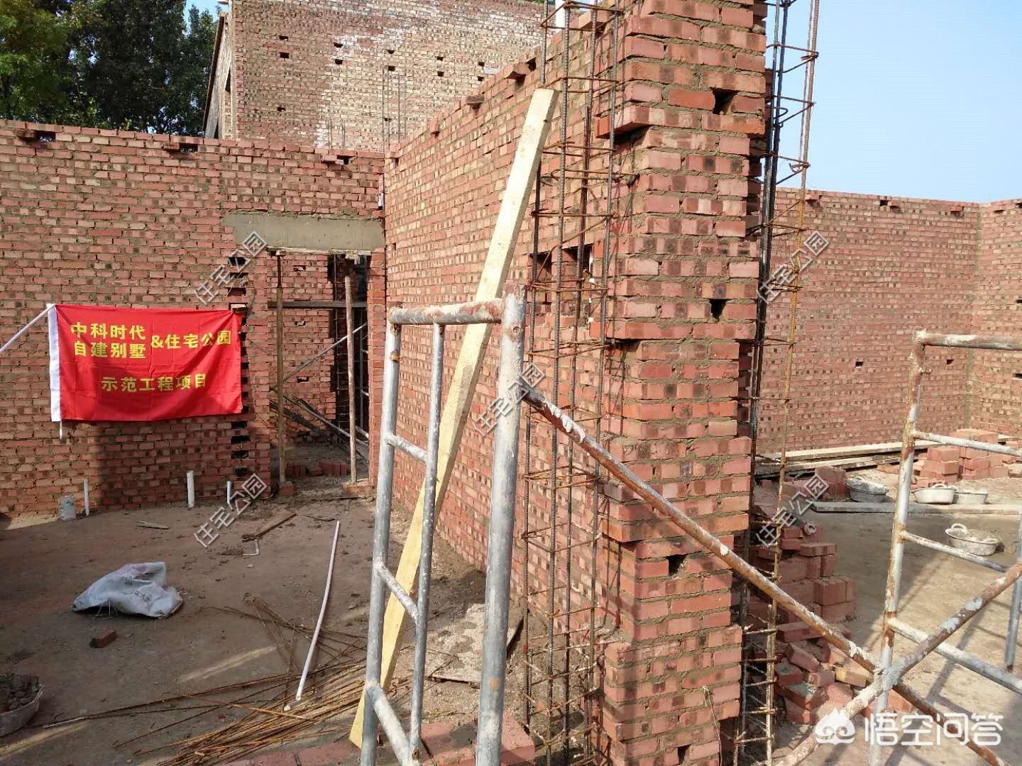 詳細閱讀:磚混房屋加固費用多少錢(磚混房屋加固材料選擇指南) 磚混房屋加固費用多少錢(磚混房屋加固材料選擇指南)