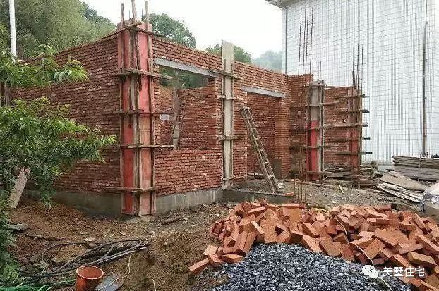 磚混結(jié)構(gòu)柱子起什么作用（磚混結(jié)構(gòu)中構(gòu)造柱的施工要點構(gòu)造柱與圈梁協(xié)同作用）