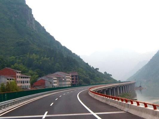 碳纖維布加固案例分析報(bào)告（碳纖維布加固是什么） 鋼結(jié)構(gòu)蹦極施工 第2張