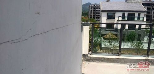 補(bǔ)墻縫用什么材料（補(bǔ)墻縫時選擇合適的材料非常重要，以確保修補(bǔ)后的墻面美觀且耐用）