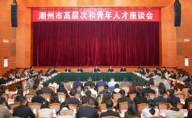 楊群峰教學(xué)理念與方法，楊群峰，獨(dú)特教學(xué)理念與多元方法的探索之旅
