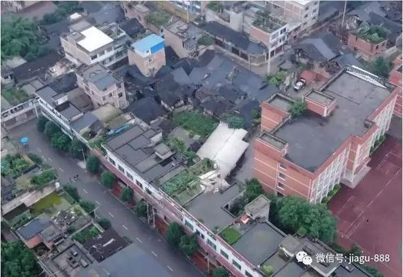 碳纖維加固在地震區(qū)的應(yīng)用案例，地震區(qū)建筑加固新選擇，碳纖維加固