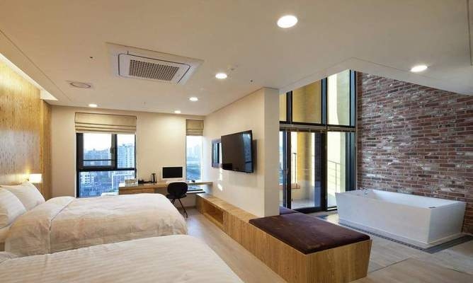 50個(gè)房間的賓館，五室賓舍，五十間客房的溫馨旅居之所，解析，五室賓舍簡(jiǎn)潔地體現(xiàn)了賓館有五十個(gè)房間的規(guī)模特點(diǎn)，溫馨旅居之所則強(qiáng)調(diào)了賓館能給住客帶來(lái)舒適、 行業(yè)新聞 第3張