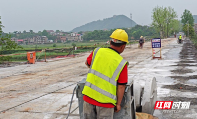 橋梁加固施工中的安全管理措施，幾種不同風(fēng)格的標(biāo)題供你參考，你可以根據(jù)實(shí)際需求進(jìn)行選擇，，筑牢安全防線，橋梁加固施工安全管理全攻略，聚焦橋梁加固施工，多維度安全管理措施解析，橋梁加固施工，嚴(yán)抓安全管理，守護(hù)工程 行業(yè)新聞 第2張