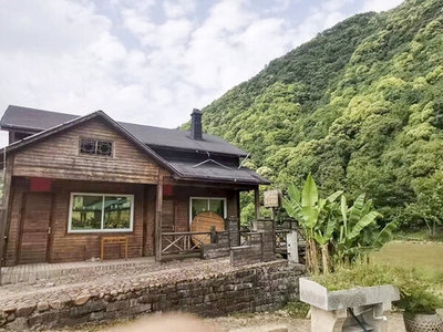 木屋民宿設(shè)計說明，可供選擇，突出了核心主題且有一定吸引力，，匠心獨運，木屋民宿設(shè)計全解析，邂逅自然之美——木屋民宿設(shè)計要點揭秘，打造詩意棲居，木屋民宿