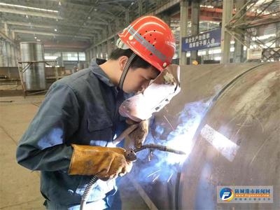 如何提高焊工技能和責(zé)任心，幾種不同風(fēng)格的標(biāo)題供你選擇，，精進(jìn)焊工技藝，厚植責(zé)任擔(dān)當(dāng)，提升焊工技能與強(qiáng)化責(zé)任心之道，聚焦焊工，技能進(jìn)階與責(zé)任養(yǎng)成攻略